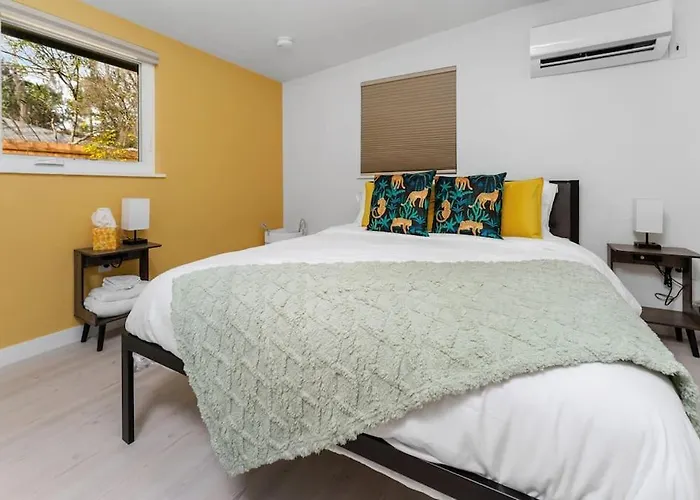 Smart Bungalow: 10-Min To Uf, Central Location
