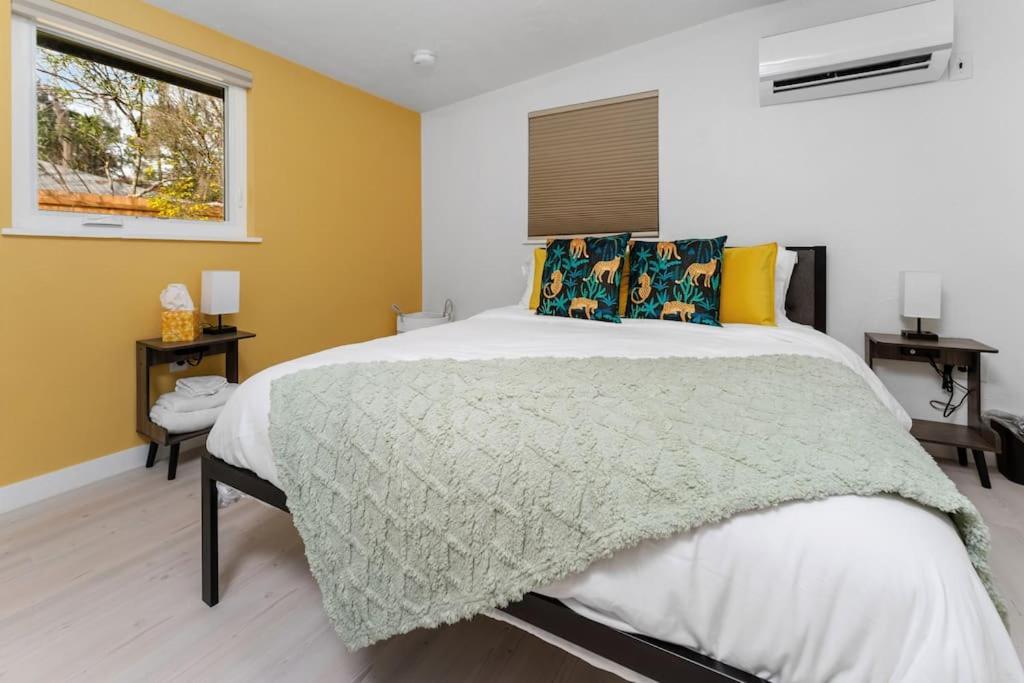 Smart Bungalow: 10-min To Uf, Location Holiday home *